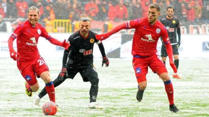 İmkansızlıklardan Var Olma Mücadelesine: Eskişehirspor'un Genç Futbolcuları Takdir Topluyor!