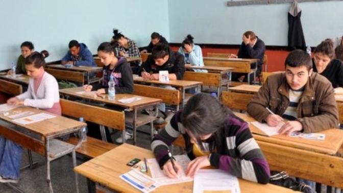 Mahşer: Sınav Salonundaki Heyecanlı Bekleyiş