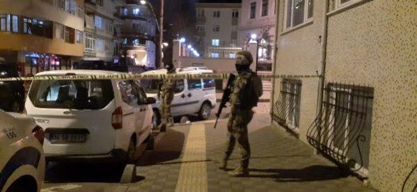 İstanbulda kimlik soran bekçiler bıçaklandı.