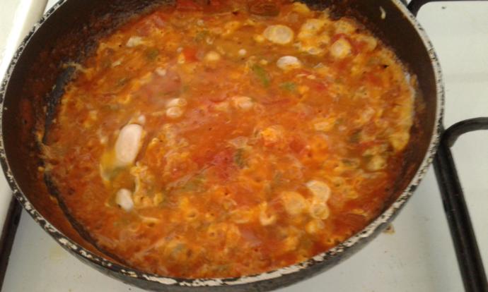 Klasikten Şaşmamak Gerek: Ekmeğinizi Banmaya Doyamayacağınız Menemen Tarifi