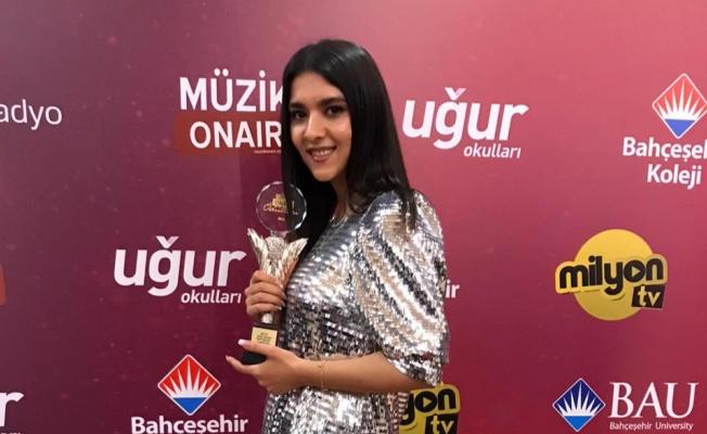 Bir Daha Yakmak İçin: Şarkıları Bağımlılık Yapan 2019un En İyi Çıkış Yapan Kadın Şarkıcısı Sura İskenderli KizlarSoruyorda!