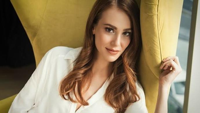 Aslan burcu kadını Elçin Sancı