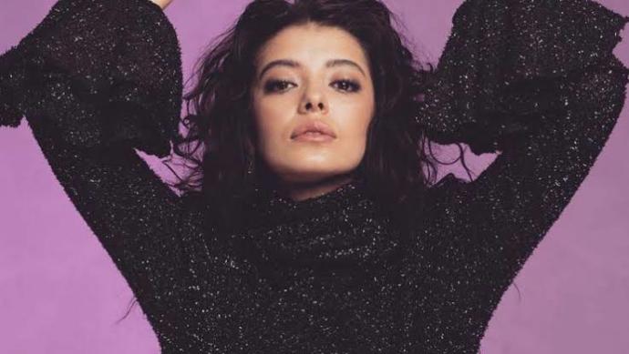İkizler burcu kadını Selin Şekerci