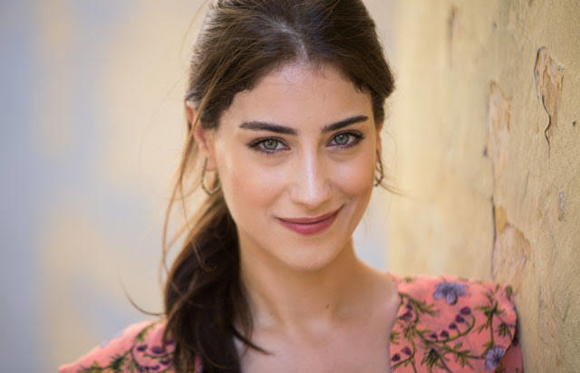 Terazi burcu kadını Hazal Kaya