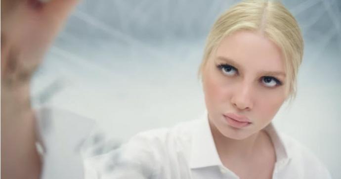 Aleyna Tilkinin Ünü Bitiyor mu? Yeni Şarkısı: Yalana Olumsuz Yorumlar Yağdı!