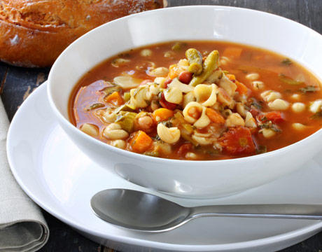 Minestrone Çorbası: İtalyan İşi Soğuk Günlerin Baş Tacı Sebze Çorbası Grip İlacı