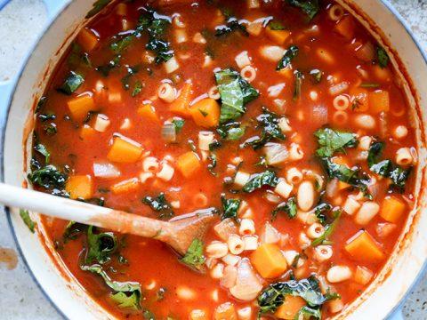 Minestrone Çorbası: İtalyan İşi Soğuk Günlerin Baş Tacı Sebze Çorbası Grip İlacı