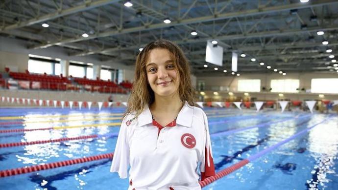 Dünya Paralimpik Yüzme Şampiyonu Sümeyye Boyacı