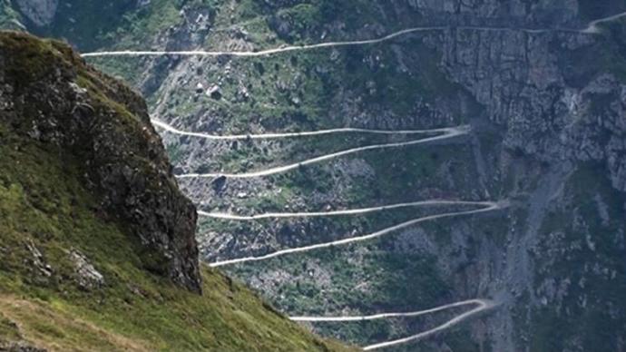 Dünyanın En Tehlikeli Yolu da Olsa Bir Kez Geçmelisiniz!
