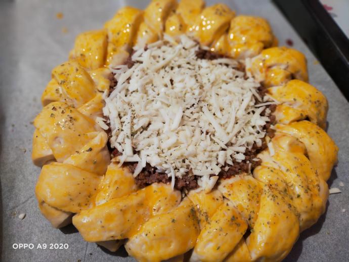 Görüntüsü Kadar Tadı da Enfes Olan Poğaçalı Pizza Tarifim