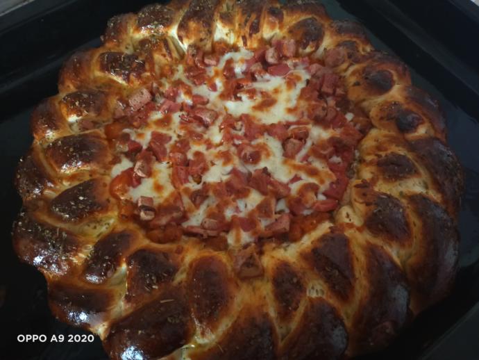 Görüntüsü Kadar Tadı da Enfes Olan Poğaçalı Pizza Tarifim