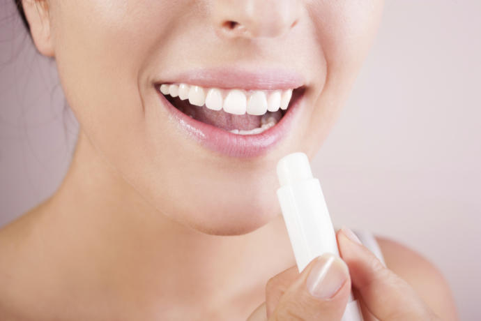 Pürüzsüz Dudaklara Kavuşun: 4 Doğal Peeling Tarifi!