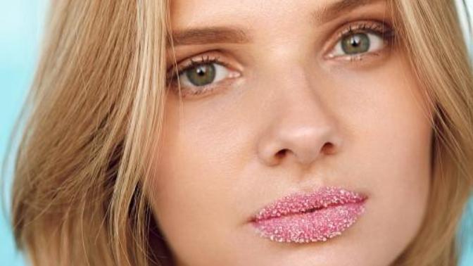 Pürüzsüz Dudaklara Kavuşun: 4 Doğal Peeling Tarifi!