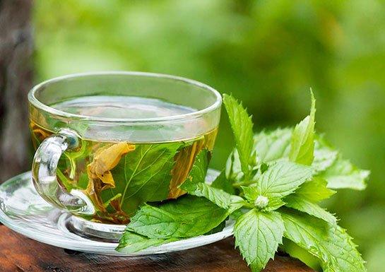 Regl Ağrısı Neden Çok Olur ve Nasıl Geçer?