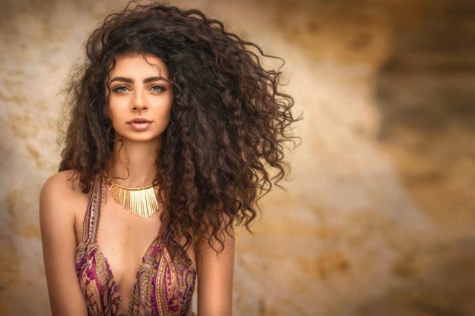 Baharı Mutlulukla Karşılamak İçin Denemen Gereken 6 Coşkulu Saç Modeli