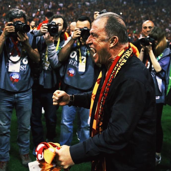 Dayan İmparator! Adanadan İstanbula, İstanbuldan İtalyaya Uzanan Serüven... İmparator Fatih Terimin Öyküsü!