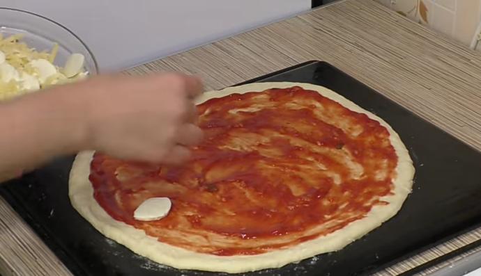 Ev Yapımı Pizza Tarifi İçin Pizza Severler Buraya!