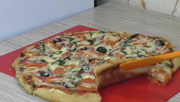 Ev Yapımı Pizza Tarifi İçin Pizza Severler Buraya!