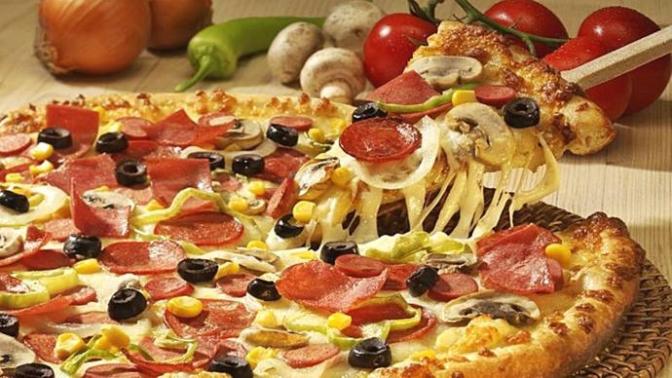 Ev Yapımı Pizza Tarifi İçin Pizza Severler Buraya!