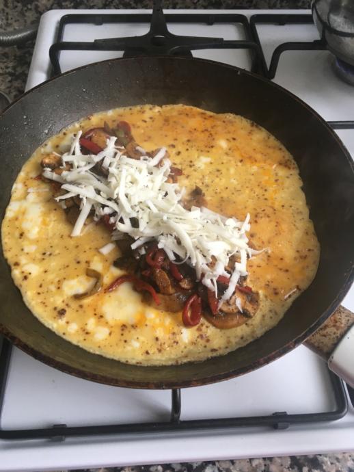 Mis Gibi Mantarlı 🍄 Kırmızı Biberli 🌶 Kaşarlı Omlet Tarifim 😋