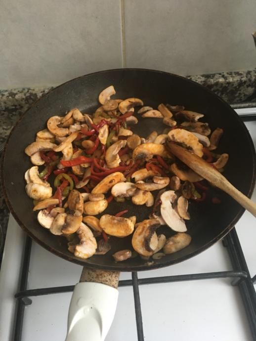 Mis Gibi Mantarlı 🍄 Kırmızı Biberli 🌶 Kaşarlı Omlet Tarifim 😋