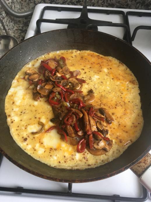 Mis Gibi Mantarlı 🍄 Kırmızı Biberli 🌶 Kaşarlı Omlet Tarifim 😋