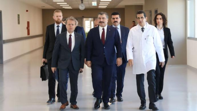 O, Mahalle Bakkalının Oğlu: Korona Virüsün Yarattığı Kahraman Sağlık Bakanı Fahrettin Koca ve 8 Bilinmeyen Gerçeği
