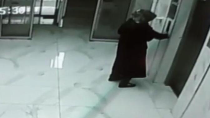 Kayseri'de Apartmana Sıvı Süren Kadının Domuz Yağı ile Büyü Yaptığı İddiası Ortaya Atıldı