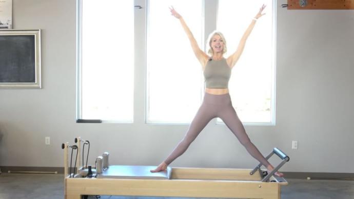🧘♀️ Karantina Çıkışı Düşman Çatlatmak İsteyenlere: Evde Pilates Starter Pack!