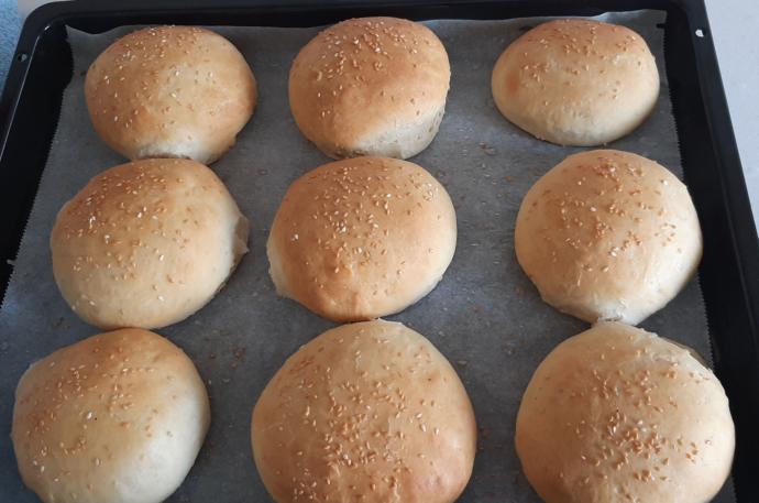 Küçük Büyük Herkesin Seveceği Ev Yapımı Hamburger Tarifim Geliyor!