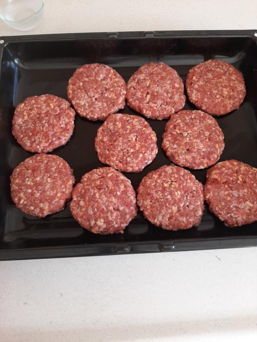 Küçük Büyük Herkesin Seveceği Ev Yapımı Hamburger Tarifim Geliyor!