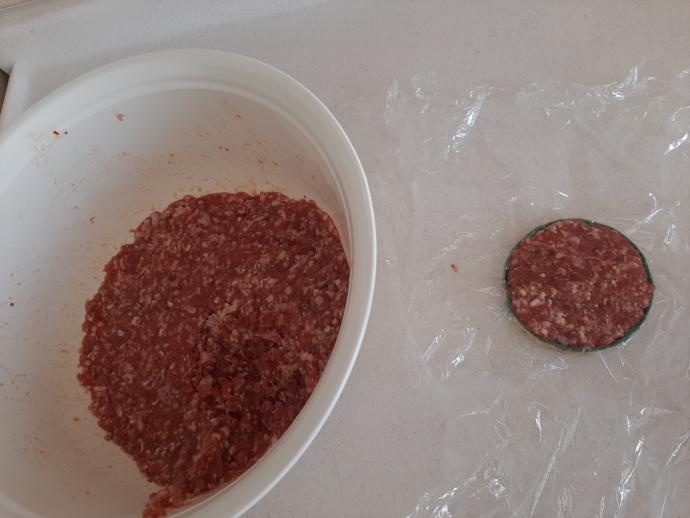 Küçük Büyük Herkesin Seveceği Ev Yapımı Hamburger Tarifim Geliyor!