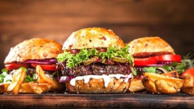 Küçük Büyük Herkesin Seveceği Ev Yapımı Hamburger Tarifim Geliyor!