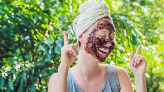 Evden Bebek Gibi Bir Ciltle Çıkmak İsteyenlere: Pratik #Evdekal Maskeleri!