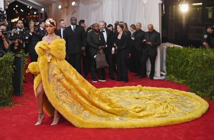 Met Gala Ünlülerini Eleştiriyorum! Kim Daha Şık? Kim Ne Giymiş? Beraber Bakalım mı?🎉