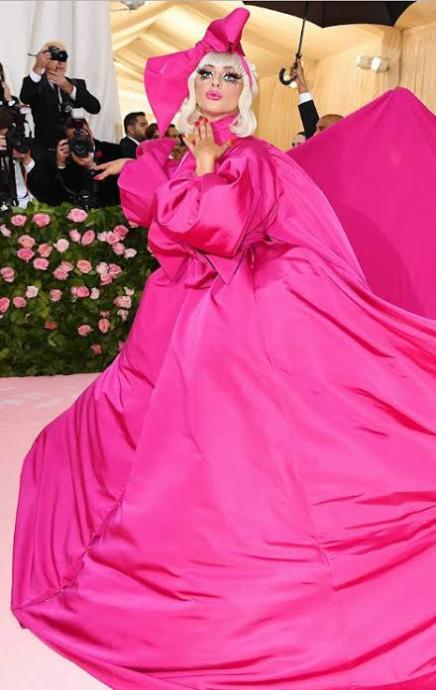 Met Gala Ünlülerini Eleştiriyorum! Kim Daha Şık? Kim Ne Giymiş? Beraber Bakalım mı?🎉