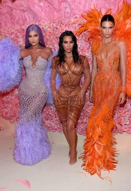 Met Gala Ünlülerini Eleştiriyorum! Kim Daha Şık? Kim Ne Giymiş? Beraber Bakalım mı?🎉