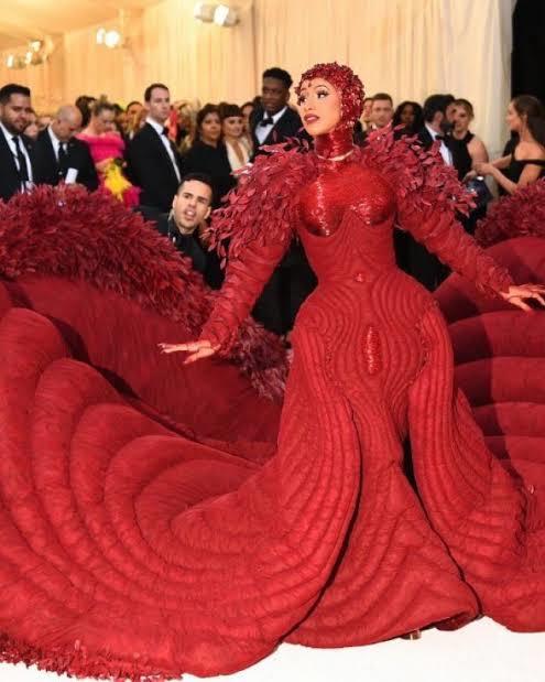 Met Gala Ünlülerini Eleştiriyorum! Kim Daha Şık? Kim Ne Giymiş? Beraber Bakalım mı?🎉