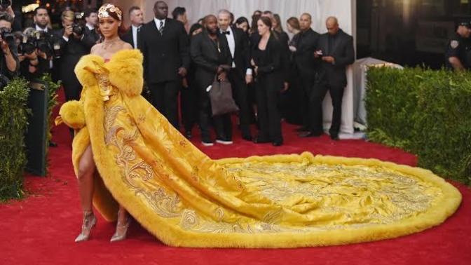 Met Gala Ünlülerini Eleştiriyorum! Kim Daha Şık? Kim Ne Giymiş? Beraber Bakalım mı?🎉
