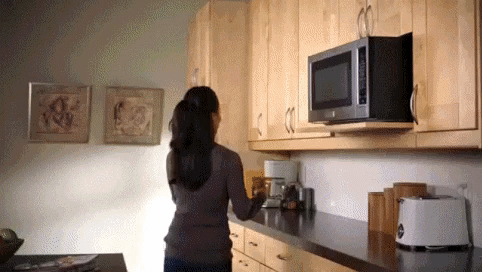 Mutfak Dolabı Temizliği Aslında Bir Felsefedir; Cilala Parlat!