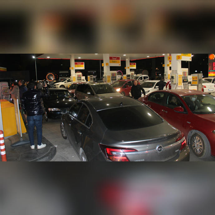Türkiyenin Virüsten Daha Önemli Sorunları; Kola ve Luppo Kek! 10 Nisan Gecesi