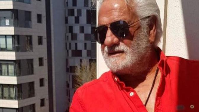 Fedon Komşularına Balkondan Konser Verdi