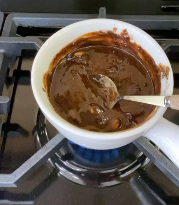 Tatlı Krizlerine Son! Pratik Çikolatalı Sufle Tarifim Karşınızda!