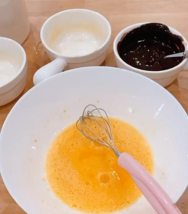 Tatlı Krizlerine Son! Pratik Çikolatalı Sufle Tarifim Karşınızda!