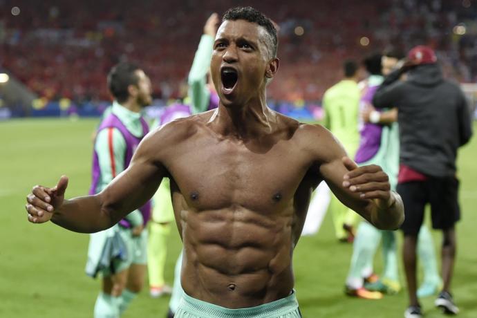 Yetenekleriyle Birlikte Kaslarıyla da Dikkat Çeken Futbolcular!