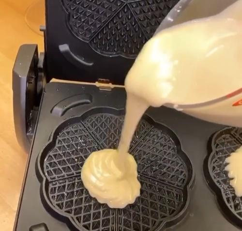 Evde Kaldığımız Bu Günlerde Sıkıntıları Bir Kenara Atıp, Leziz mi Leziz Waffle Yapmaya Var mısın!