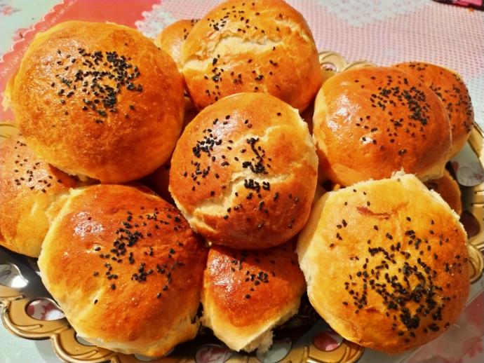 Kahvaltılarda Atıştırmalık Mayalı Poğaça Tarifi