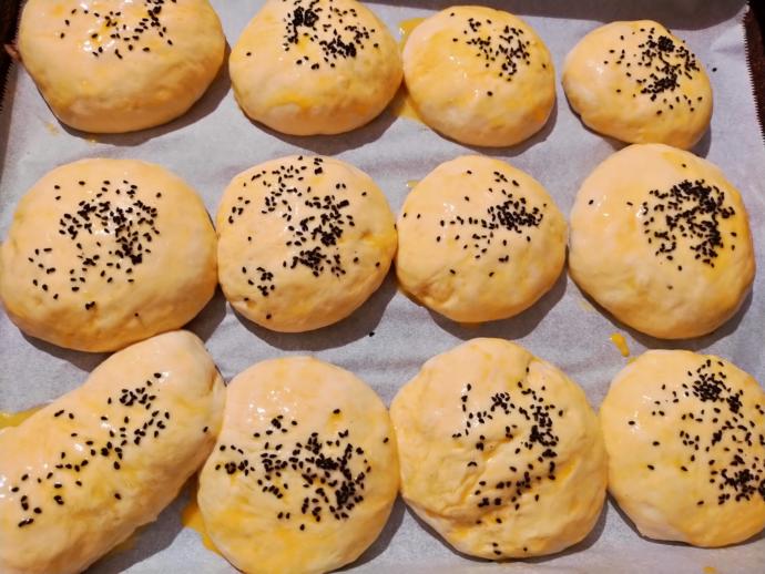 Kahvaltılarda Atıştırmalık Mayalı Poğaça Tarifi