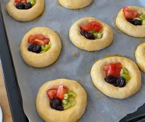 Evde Kaldığımız Bu Günlerde Pizza Poğaça Tarifim Sizlerle!
