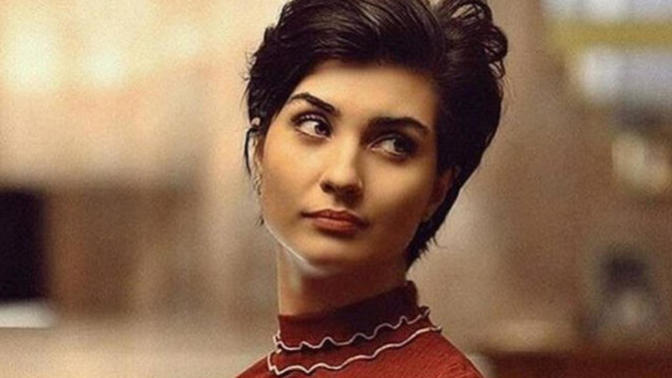 Tuba Büyüküstün Evde Sıkıldık Diyenlere Tepki Gösterdi